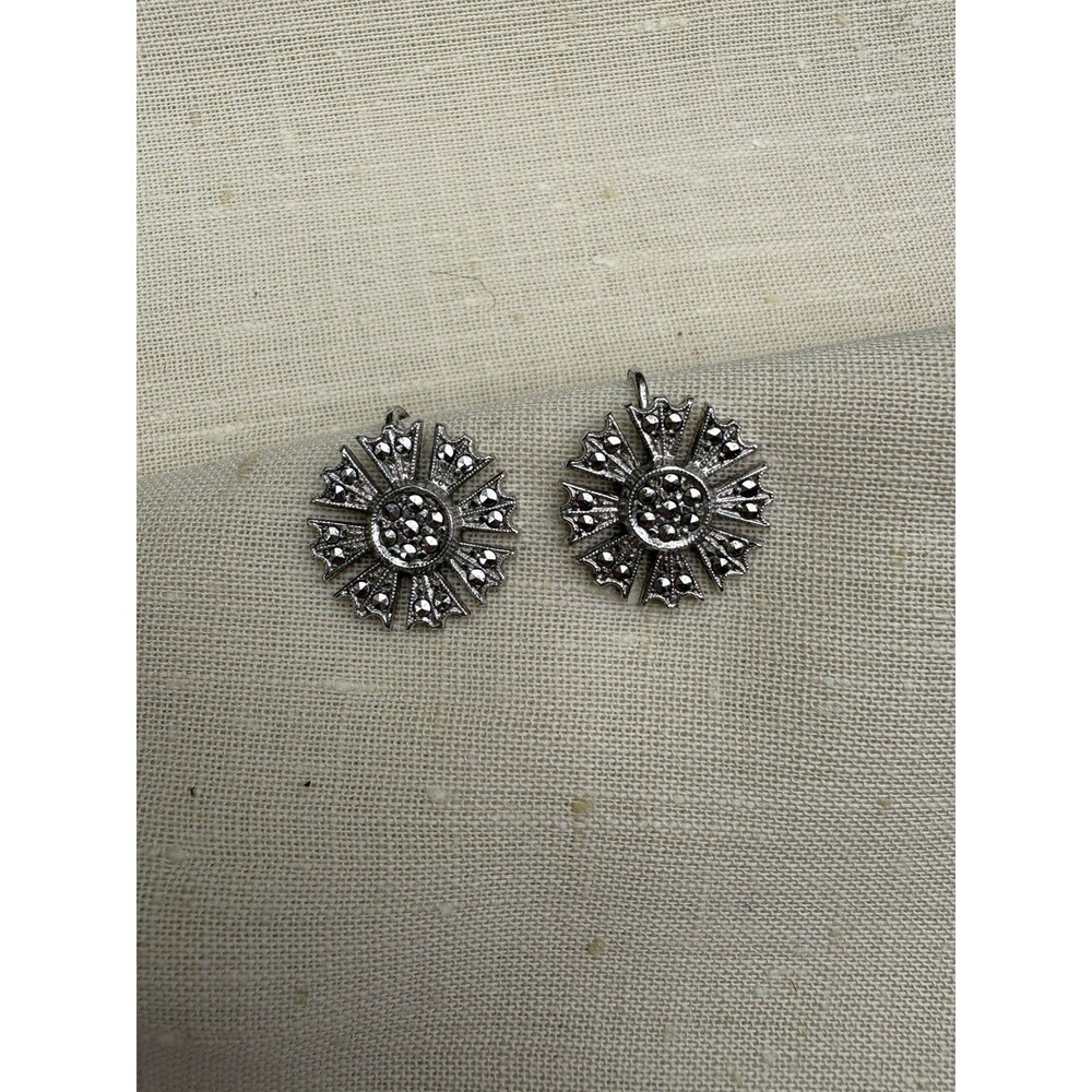 Vintage Sterling Silver Marcasite flower Screw Back lightweight Earrings 4.58 g